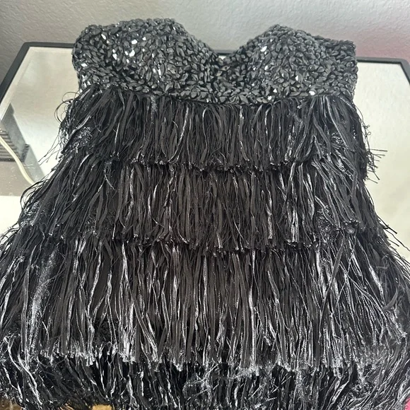 Chic vintage Black Strapless Fringe Cocktail dress size 2 by La Femme hoco prom - Picture 1 of 8